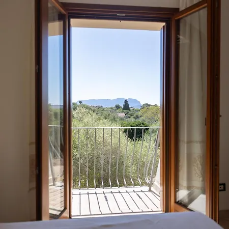 Charming With Two Beds -2 Minutes To The Beach- Guest house Olbia